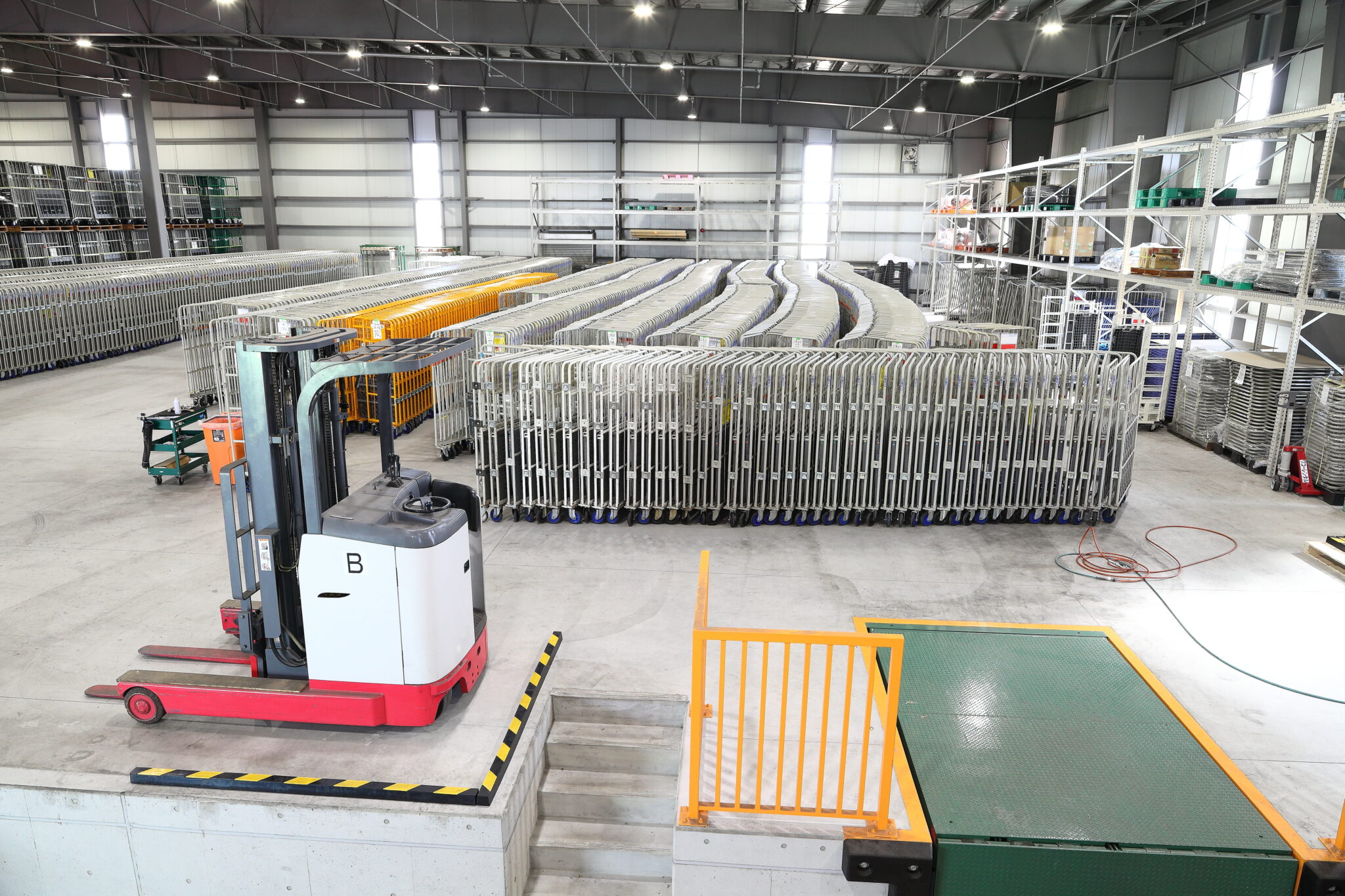 ロールボックスパレット（カゴ台車）とは？メリットや注意点、選び方も解説 搬送機器・保管機器の購入・レンタルはワコーパレット